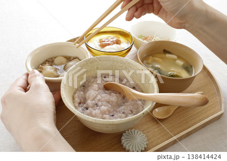 お粥と体にやさしいメニューのお膳 お粥と体にやさしいメニューのお膳 138414424