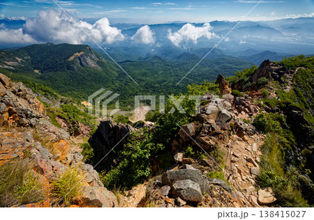 八ヶ岳連峰・東天狗岳から見る雲湧く山並み 八ヶ岳連峰・東天狗岳から見る雲湧く山並み 138415027