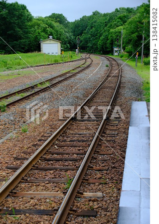 北海道のローカル線の線路 北海道のローカル線の線路 138415082