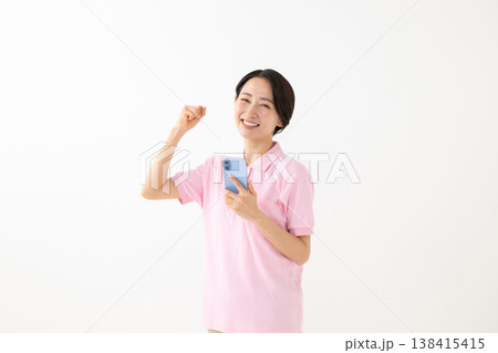 働く女性 138415415