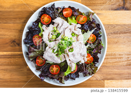 サニーレタスと豚しゃぶのヘルシーサラダ 138415599