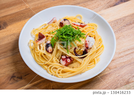 タコと大葉の和風パスタ、シンプルな味付けのスパゲッティ タコと大葉の和風パスタ、シンプルな味付けのスパゲッティ 138416233