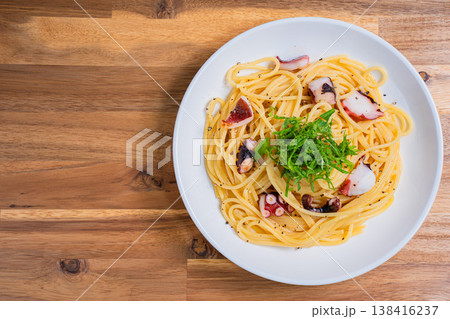 タコと大葉の和風パスタ、シンプルな味付けのスパゲッティ タコと大葉の和風パスタ、シンプルな味付けのスパゲッティ 138416237