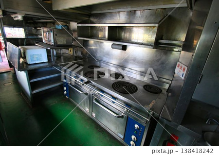 列車旅の醍醐味… 寝台特急の食堂車『厨房・キッチン』 列車旅の醍醐味… 寝台特急の食堂車『厨房・キッチン』 138418242