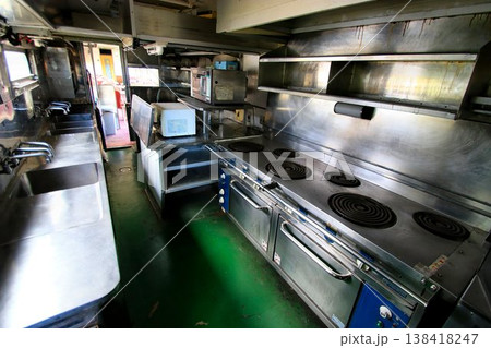 列車旅の醍醐味… 寝台特急の食堂車『厨房・キッチン』 138418247