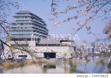 満開の桜越しにエスパシオ ナゴヤキャッスル・ホテルを望む 満開の桜越しにエスパシオ ナゴヤキャッスル・ホテルを望む 138418628