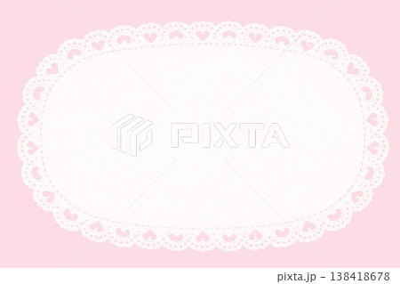ピンクのレースペーパー楕円フレームイラスト（コピースペース・横長） 138418678