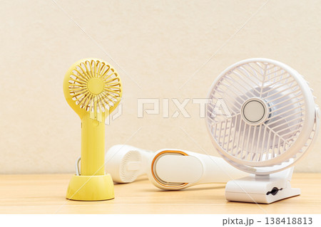 夏、熱中症対策グッズ 138418813