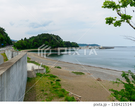 防潮堤から藤の川海水浴場を眺める 138421514