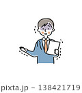 緊張で震えながら話すスーツ姿の男性　単品 138421719