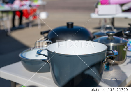 Row of second-hand pots and pans at a garage sale 138421790