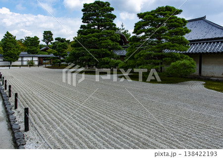 寺の庭園 138422193