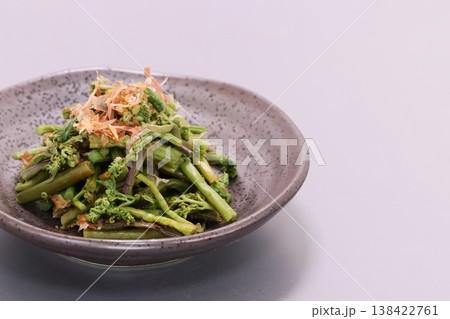 ワラビのおひたし　春の山菜料理　蕨 138422761