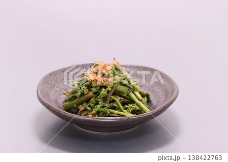 ワラビのおひたし　春の山菜料理　蕨 138422763