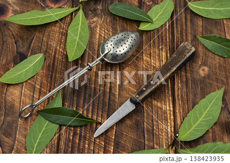 Bay leaf herbal tea preparation concept on a wooden surface Bay leaf herbal tea preparation concept on a wooden surface 138423935