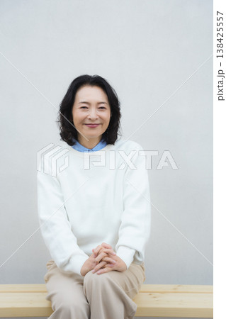 元気な実家の母のポートレート 138425557