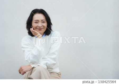 元気な実家の母のポートレート 138425564