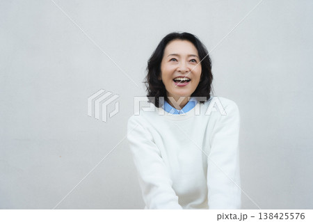 元気な実家の母のポートレート 138425576