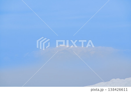 【快晴】蔵王のスノーモンスター、紺碧の空に映える純白の樹氷と冬の絶景 【快晴】蔵王のスノーモンスター、紺碧の空に映える純白の樹氷と冬の絶景 138426611