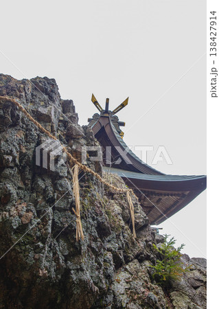 星神社の拝殿、光を吸い込むような佇まい 星神社の拝殿、光を吸い込むような佇まい 138427914