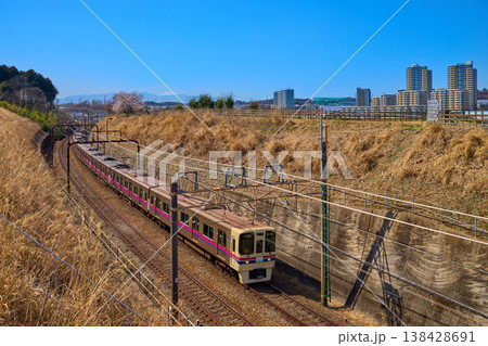 春の東京都稲城市の富士山と梅、電車、高層マンションの眺望 春の東京都稲城市の富士山と梅、電車、高層マンションの眺望 138428691