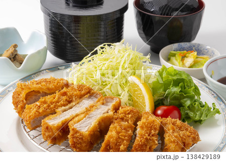 とんかつの定食 とんかつの定食 138429189