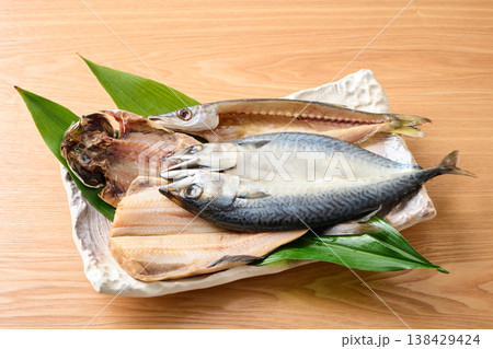 4種類の干物 138429424