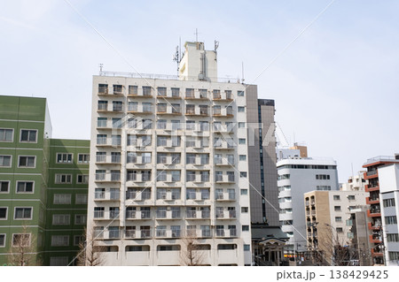 高層マンションのある都市風景 高層マンションのある都市風景 138429425