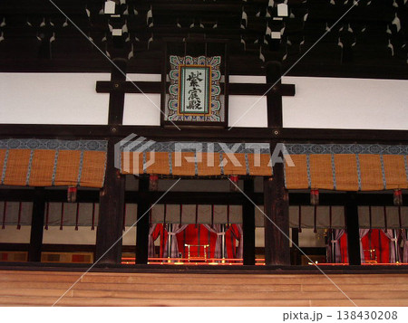 京都御所・紫宸殿の内部と御帳台(平安宮の象徴的建築・日本文化) 京都御所・紫宸殿の内部と御帳台(平安宮の象徴的建築・日本文化) 138430208