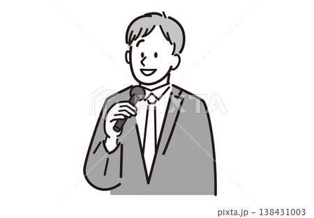 マイクを持っているスーツを着た笑顔の男性 138431003