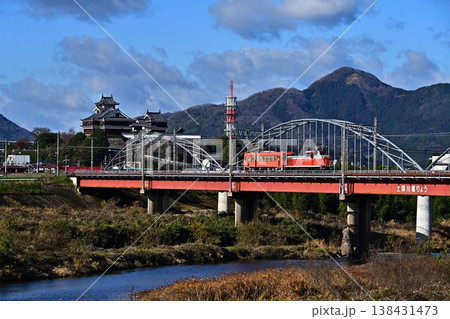 福知山城と車両 138431473