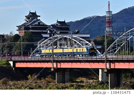 福知山城と車両 138431475