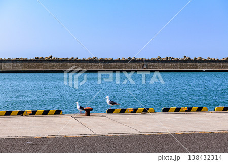 道北の小さな港　浜猿払漁港 138432314