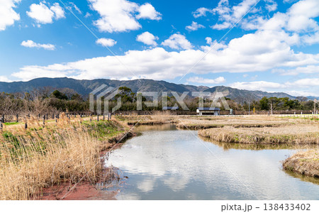 小川 里山 田園風景 日本の原風景 河川 水辺 山並み 地方風景 自然景観 農村風景 小川 里山 田園風景 日本の原風景 河川 水辺 山並み 地方風景 自然景観 農村風景 138433402