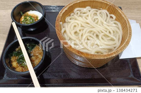 釜揚げうどんを食べて 釜揚げうどんを食べて 138434271