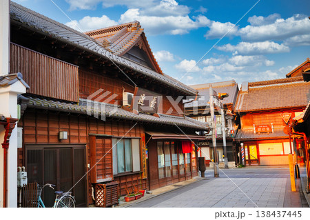 鐘つき通りの風景　(埼玉県川越市) 138437445