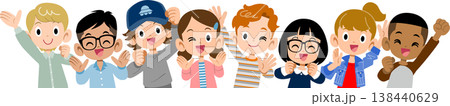 様々な国と人種の8人の元気な子どもたちの上半身 138440629