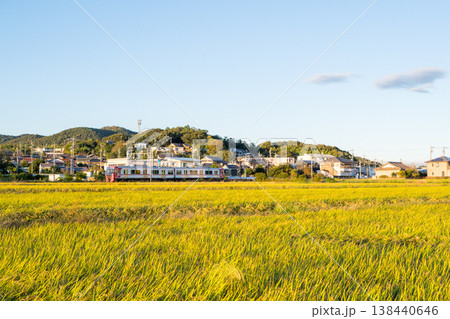 【広見線】田園地帯を走行する普通列車 【広見線】田園地帯を走行する普通列車 138440646