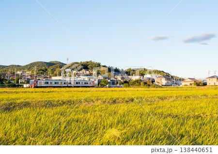 【広見線】田園地帯を走行する普通列車 【広見線】田園地帯を走行する普通列車 138440651