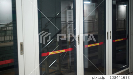 Safety doors on subway line 2 in Seoul, Korea 138441658