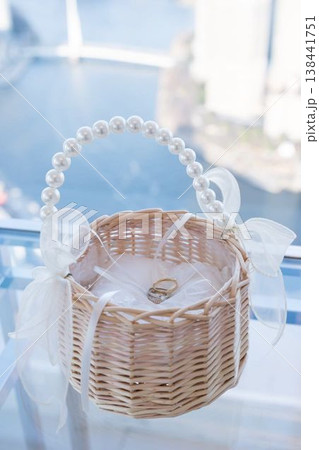 結婚式での婚約指輪と結婚指輪 結婚式での婚約指輪と結婚指輪 138441751