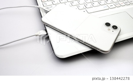 パソコンに接続されたスマホ 同期 転送 パソコンに接続されたスマホ 同期 転送 138442278