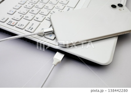 パソコンに接続されたスマホ 同期 転送 パソコンに接続されたスマホ 同期 転送 138442280
