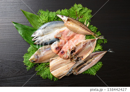 色々な種類の干物 138442427