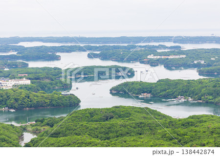 5月下旬の横山展望台・英虞湾の海岸線(三重県志摩) 5月下旬の横山展望台・英虞湾の海岸線(三重県志摩) 138442874
