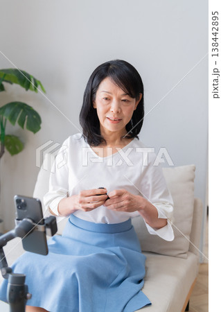 インスタグラマー　 インフルエンサー　 マイク　映像制作　ワイヤレスマイク　 動画配信 138442895