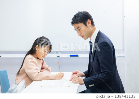 塾講師 138443135
