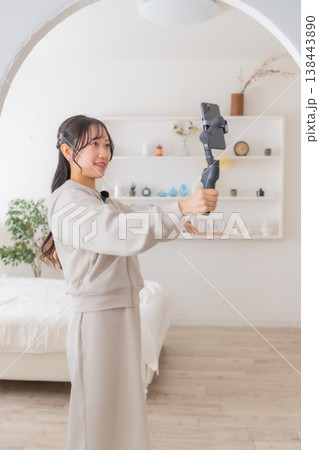 映像制作　撮影方法　物件案内　ワイヤレスマイク　収録　動画配信　女性インフルエンサー　インフルエンサ 138443890
