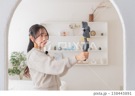 映像制作　撮影方法　物件案内　ワイヤレスマイク　収録　動画配信　女性インフルエンサー　インフルエンサ 138443891