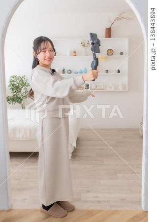 映像制作　撮影方法　物件案内　ワイヤレスマイク　収録　動画配信　女性インフルエンサー　インフルエンサ 138443894